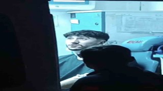 Iğdırda kontrolden çıkan otomobil iş yerine girdi: 2 yaralı