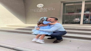 İl Müdürü İlhan, koruyucu aile çocuğunun heyecanına ortak oldu