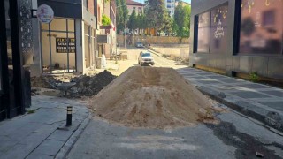 İnşaat çalışmasında 2 sokak kapanınca esnaf çileden çıktı