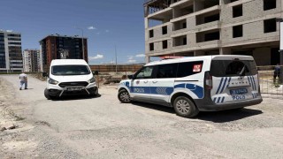 İnşaatın 4. katından düşen işçi ağır yaralandı