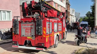 İnşaatta çıkan yangın itfaiyenin müdahalesiyle söndürüldü