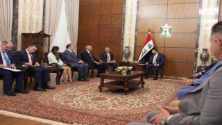 Irak Başbakanı Zeydi ile ABD Özel Temsilcisi Barrack, silahlı grupların dağıtılmasını görüştü