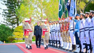 İran Cumhurbaşkanı Pezeşkiyan, Pakistan Başbakanı Şerif ile görüştü
