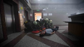 İş merkezinde nefes kesen yangın tatbikatı