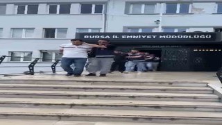 İş ve burs vaadiyle hesap avına çıkan şebekeye film gibi operasyon: Polis ikinci kişi rolüne girip çökertti
