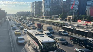 İstanbulda bayram tatili sonrası sabah saatlerinde trafik yoğunluğu oluştu