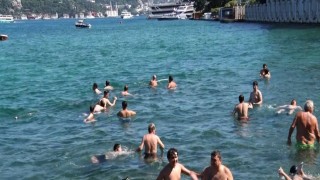 İstanbulda termometreler 36 dereceyi gösterdi: Sıcaktan bunalan vatandaşlar sahillere akın etti