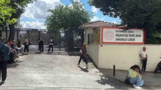 İstanbulda YKS heyecanı: Adaylar sınava koşarak girdi