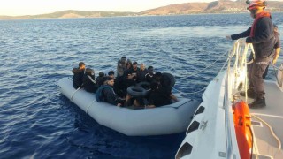 İzmir açıklarında göçmen operasyonu: 4ü çocuk 65 düzensiz göçmen yakalandı