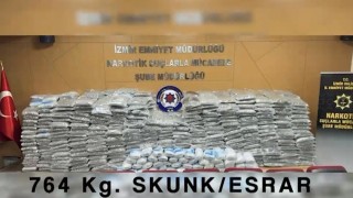 İzmirde düzenlenen operasyonda 764 kilogram uyuşturucu madde ele geçirildi