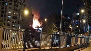 İzmirde otluk alanda korkutan yangın