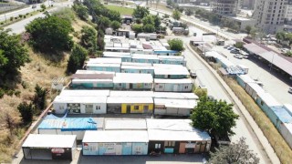 Kahramanmaraşta esnafa verilen konteynerler kaldırılmaya başlandı