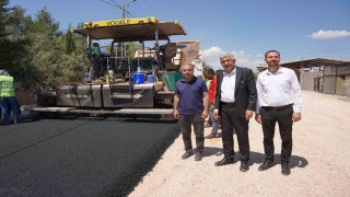 Kahta Belediyesi yılın ilk asfalt serimini gerçekleştirdi