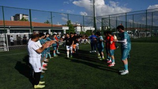 Kalespor, şampiyon takımı alkışladı