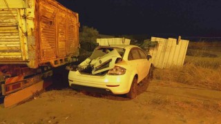 Kamyonla çarpışan otomobilin sürücüsü yaralandı