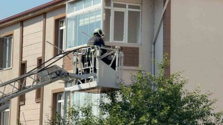 Karabükte bir kişi evinin balkonunda asılı halde bulundu