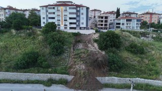 Karabükte heyelan tehlikesi: Toprak kütlesi yola indi