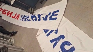Karadağ, AB Zirvesi öncesi charter uçuşla ülkeye gelen 87 Sırbistan vatandaşını Sırbistana geri gönderdi
