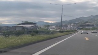 Karadeniz Sahil Yolunda ters yönde giden kamyon korkuttu