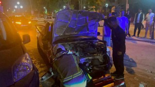 Karamanda karşı şeride geçen pikap park halindeki 3 araca çarptı: 1 yaralı