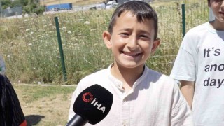 Karne heyecanı muhtarlık önünde hediyeye dönüştü