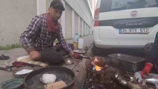 Kars sokaklarında alın teriyle geçim: Karı-koca kalaycılık yaparak ekmeklerini kazanıyor