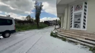 Karsa dolu yağdı: Vatandaşlar kar temizler gibi kürek salladı