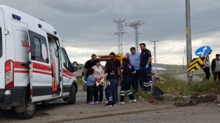 Karsta 2 araç çarpıştı: 3ü çocuk 5 kişi yaralandı