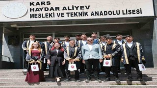 Karsta Veteriner Sağlık Teknisyenleri mezuniyet sevinci yaşadı