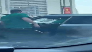 Kartalda trafik kazası sonrası çıkan kavga kamerada