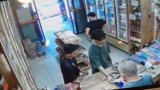 Kartı sahibine ulaşmak yerine, gidip alışveriş yaptılar