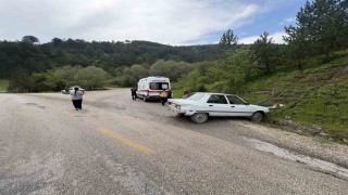 Kastamonuda kontrolden çıkan otomobil kaza yaptı: 2 yaralı