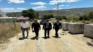 Kaymakam Aslan, deprem konutlarında incelemelerde bulundu