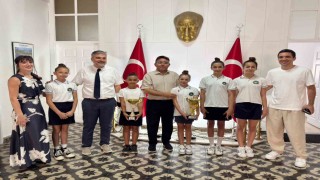 Kaymakam Kaya, Marmarisin şampiyon jimnastikçilerini ağırladı