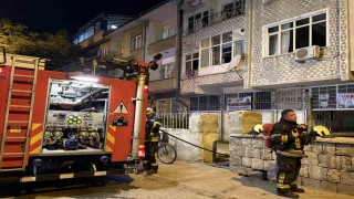 Kayseride 4 katlı binada yangın: Anne ve iki çocuğu dumandan etkilendi
