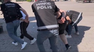 Kayseride aracın bagajından 4 bin 458 adet uyuşturucu hap ele geçirildi: 3 tutuklama