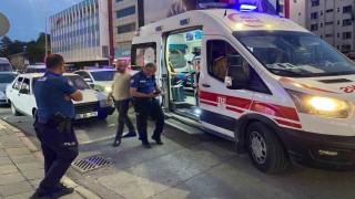 Kayseride bıçakla yaralanan genç esnafa sığındı: 1 yaralı