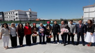 Kayseride protokol, öğrencilerin karne heyecanına ortak oldu