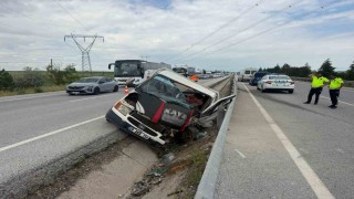 Kazada araçta sıkışan sürücünün imdadına vinç operatörü yetişti