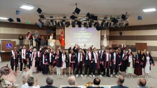 KBÜde mezuniyet coşkusu sürüyor: Orman mühendisleri, sosyal bilimciler ve diş hekimleri diplomalarını aldı