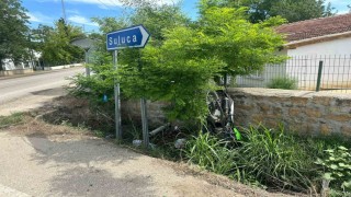 Keşanda duvara çarpan motosikletli yaralandı