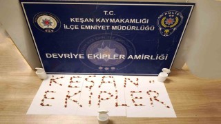 Keşanda polisin arama yaptığı evde 120 adet sentetik ecza ele geçirildi