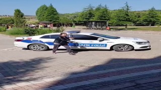 Kimliği geçersiz çıkan öğrenci AYTye 1 dakika kala yetişti
