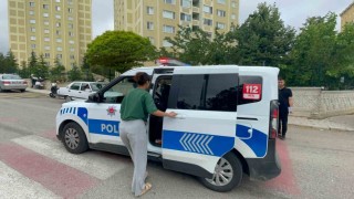 Kimliğini evde unutan adayın imdadına polis yetişti
