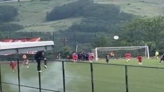 Kırklarelinde amatör maçta futbolcular birbirine girdi
