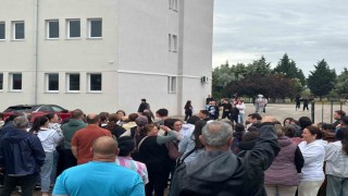 Kırklarelinde LGS heyecanı: Öğrenciler içeride, aileler dışarıda ter döktü