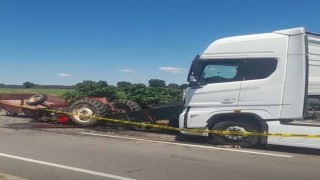 Kırklarelinde tırın çarptığı traktörün sürücüsü hayatını kaybetti