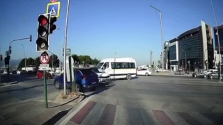 Kırmızı ışık ihlali kazaya neden oldu
