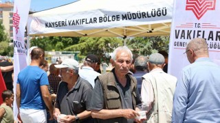 Kırşehir'de aşure almak isteyenler uzun kuyruklar oluşturdu