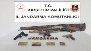 Kırşehirde ruhsatsız silah operasyonu: 4 silah ele geçirildi